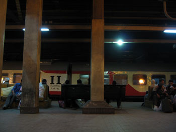 E Cairo Train1.jpg