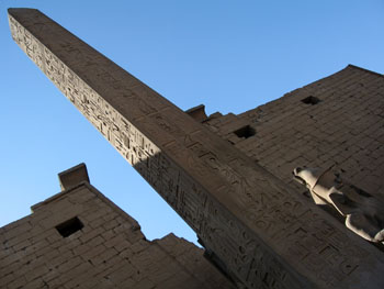 E L luxor oberi.jpg